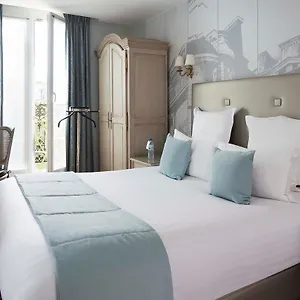 Hotel Plaza Elysees, Paris